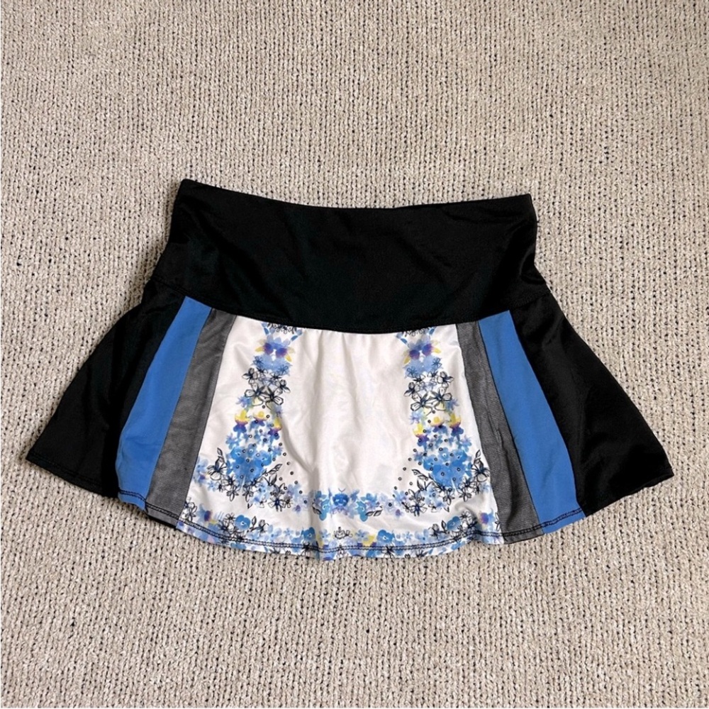 Lucky in Love, Black and Blue Floral Skater Skort Sz Large